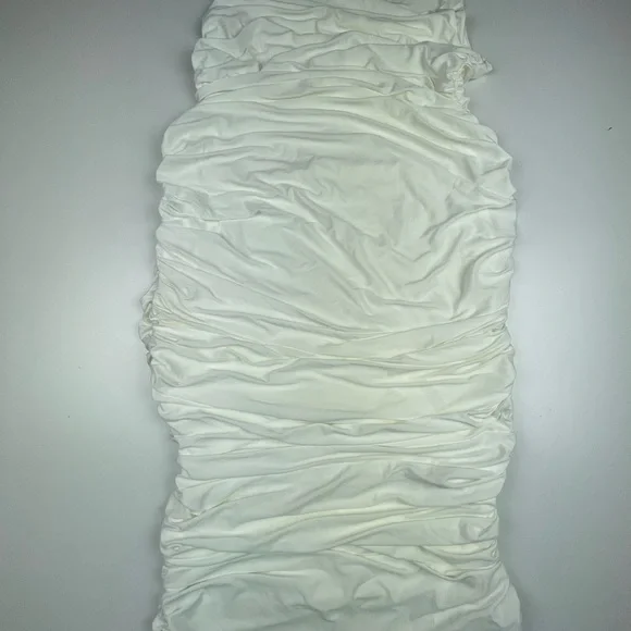 HIGH NECK CUT OUT SLINKY MIDAXI
DRESS
Cream - Picture 4 of 5